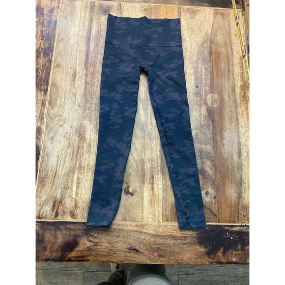 Spanx Fl3515 Black Camo Print Seamless Shaping Leggings Size Medium - Picture 1 of 5